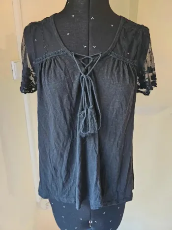 🖤 T-shirt Femme Kaporal Noir Détails Dentelle et Liens - Taille M - Excellent État 🖤