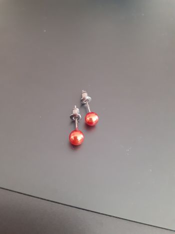 Paire de boucle d'oreille rouge