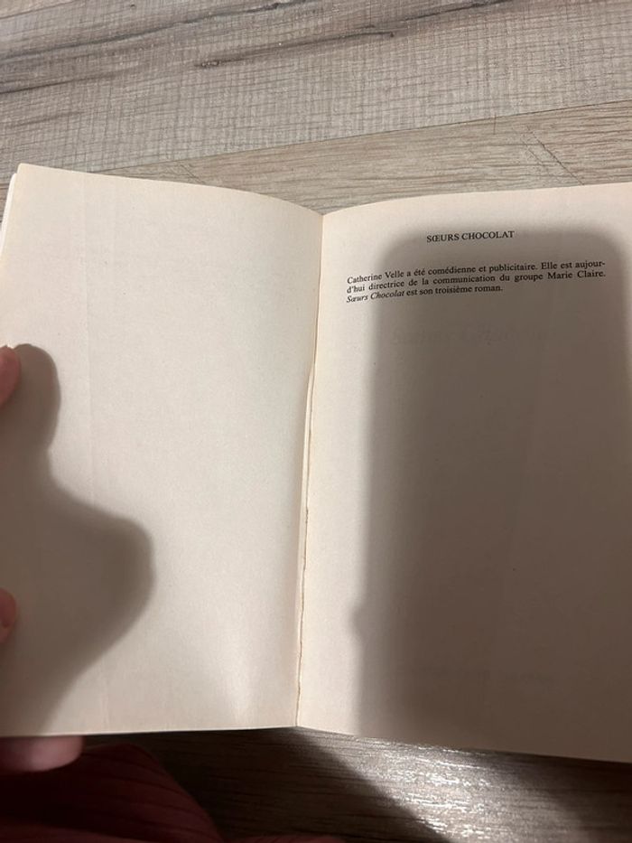 Livre les sœurs chocolat de Catherine velle - photo numéro 8
