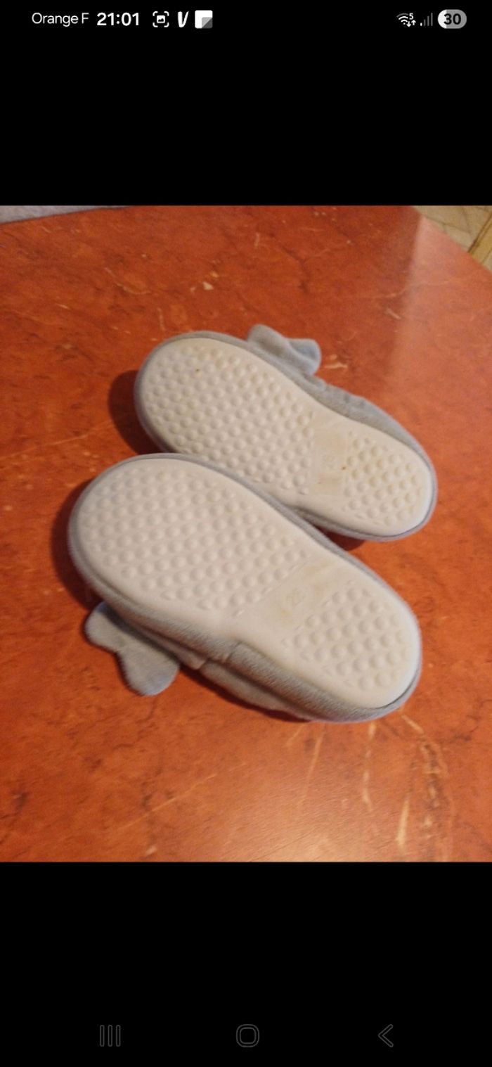 Pantoufles fille taille 28 - photo numéro 4