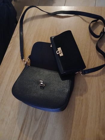 Sac bandoulière et portefeuille effet daim