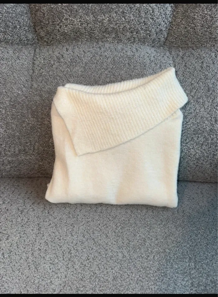 Pull col asymétrique biseauté blanc cassé MANGO neuf