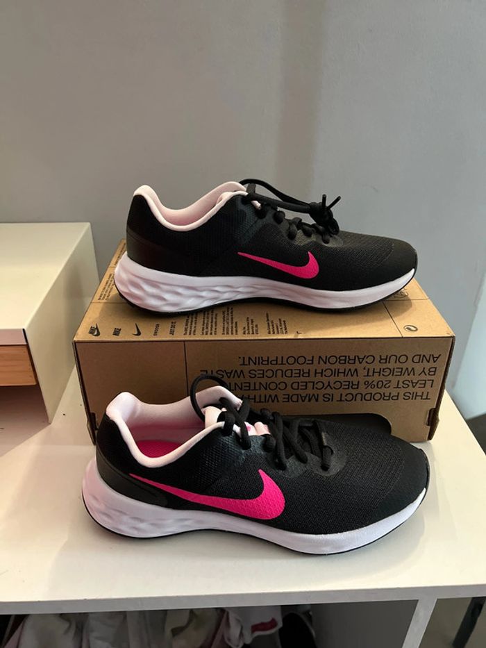 Basket Nike taille 36.5 femme