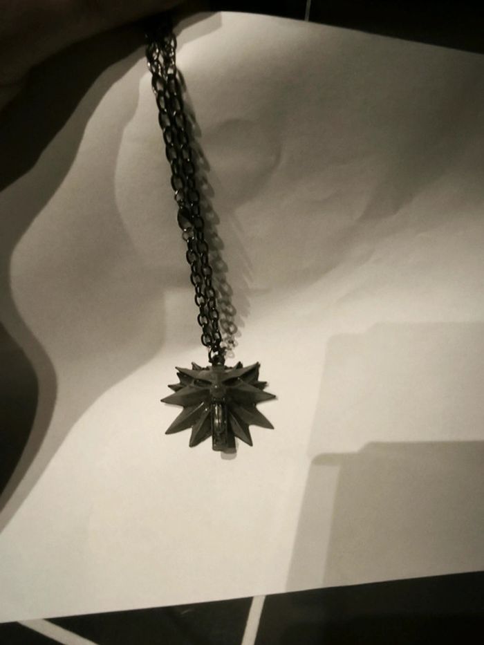Collier the witcher - photo numéro 3