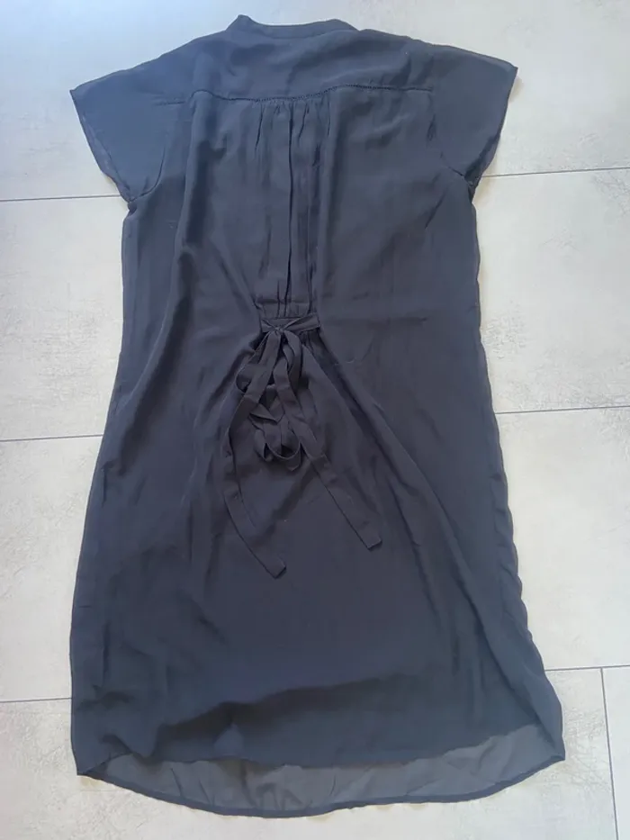 Robe noire à manches courtes - photo numéro 2