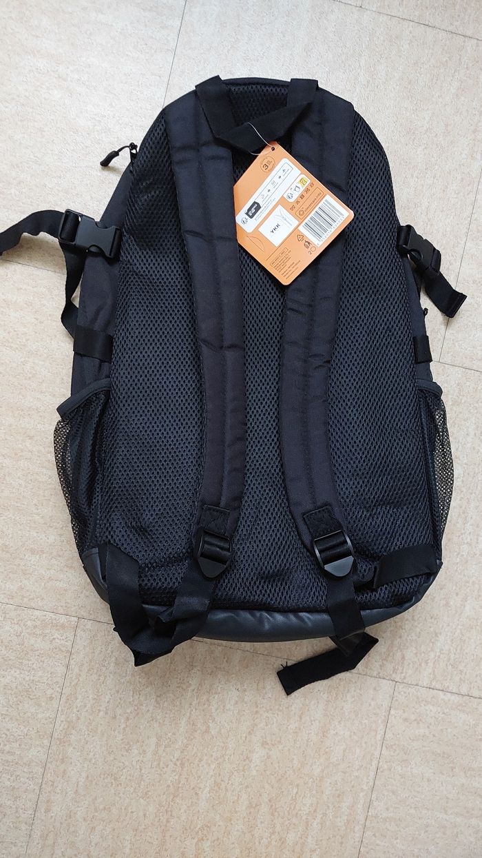 Sac à dos noir neuf avec étiquettes jamais utilisé 27L - photo numéro 2