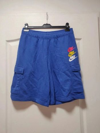 Short cargo bleu roi Nike à logo répété S