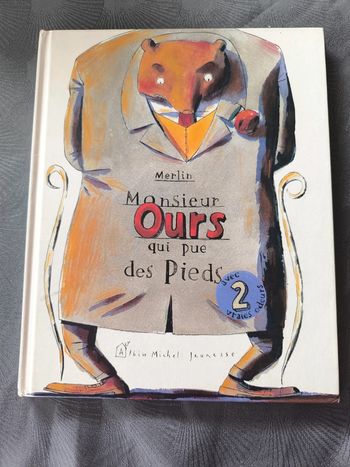 Monsieur ours qui pue des pieds