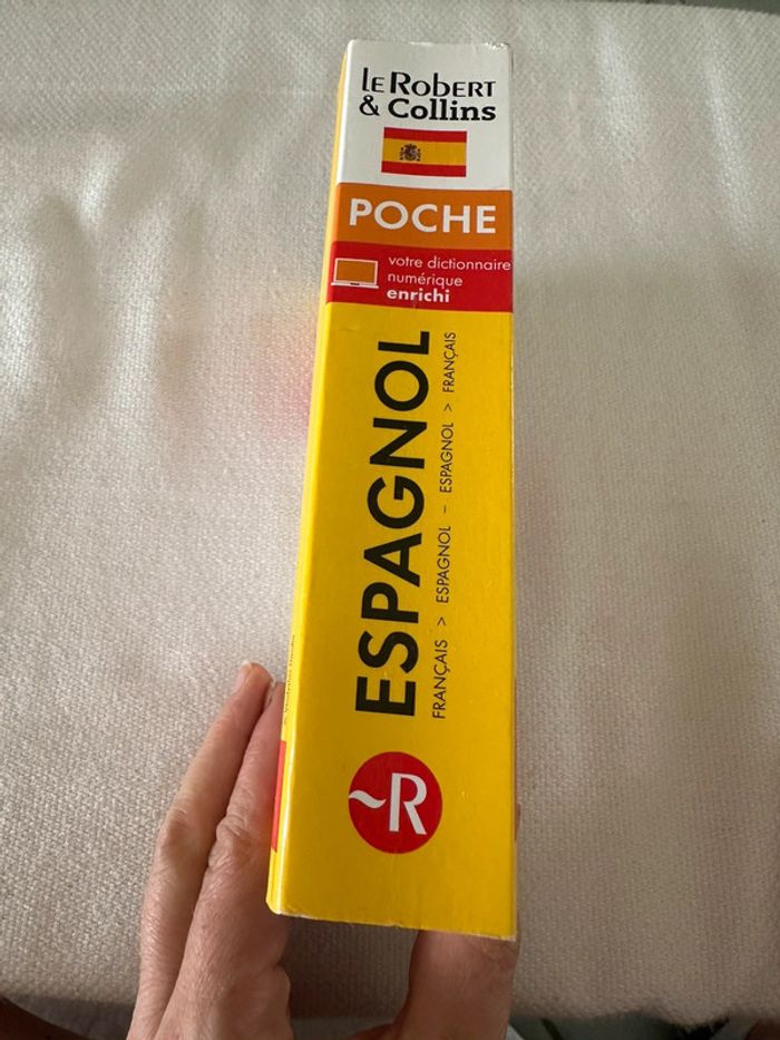 Le Robert & Collins Dictionnaire de poche Espagnol +Version à télécharger - photo numéro 2