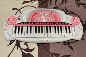 Piano hello kitty