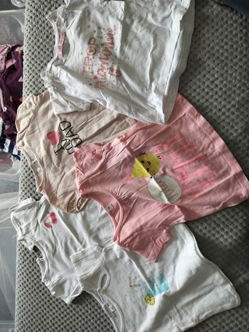 Lot de 5 tee shirt 6 mois très bon état 