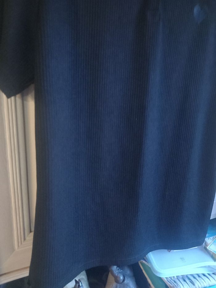 Polo noir avec cœur - photo numéro 2