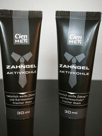 Gel dentaire au charbon actif