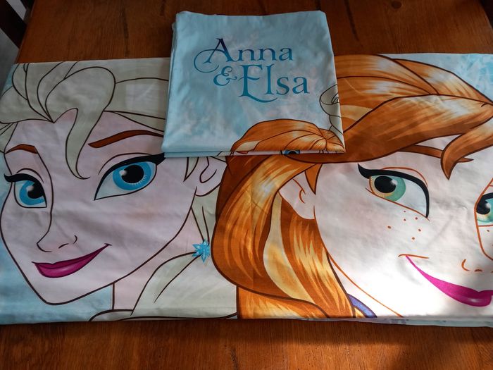 Housse de couette +taie d'oreiller "La reine des neiges "