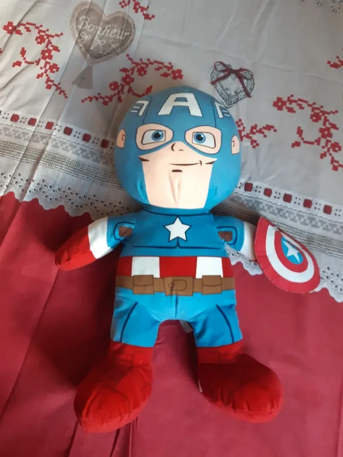 Grande peluche Captain America Marvel - photo numéro 2