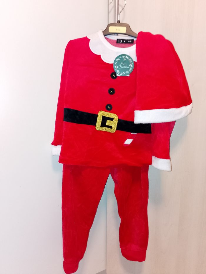Pyjama Noël 3 pièces neuf 4 - 5 ans