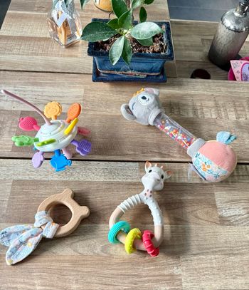 Lot jouets bébé