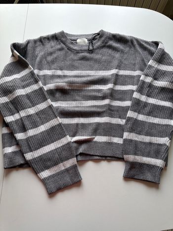 Pull gris à rayure