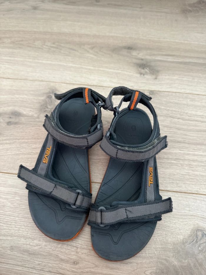 Teva sandalettes 30