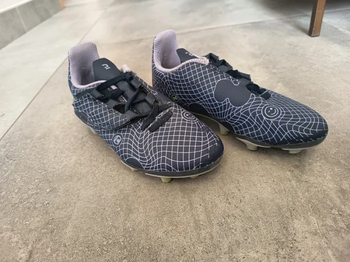 Paire de crampons de foot kipsta taille 30 - photo numéro 3