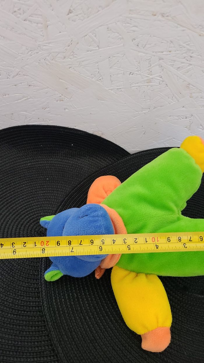 Hippo en peluche tête bleu corps vert bras orange jaune - photo numéro 3