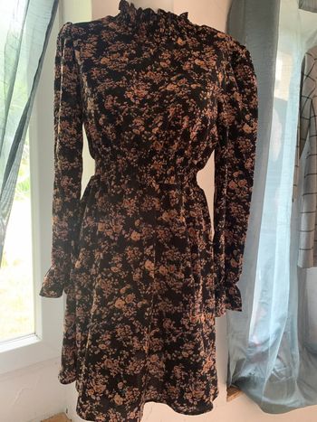 Robe SHEIN noir fleurie taille M