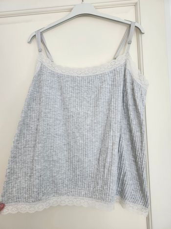 Petit haut de pyjama gris en dentelle taille S