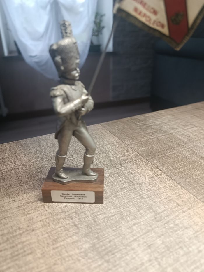 Statuette les étains du prince Garde Impériale porte drapeau - photo numéro 2