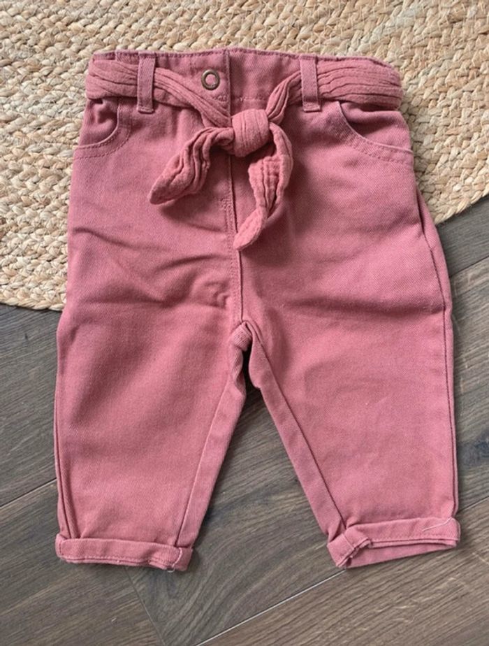 Pantalon jeans paperbag Kiabi rose bordeaux 6 mois - photo numéro 2