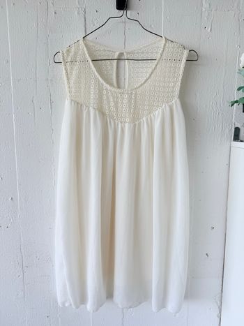 Tunique-robe en voile et dentelle guipure blanche, 