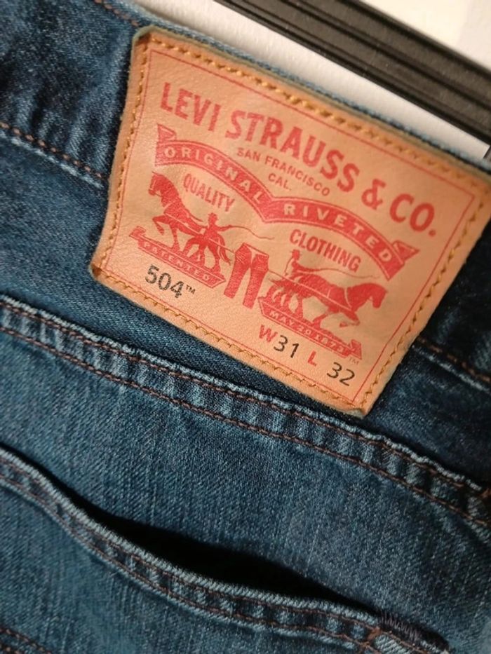 C2 jeans marine Levi's W31 - photo numéro 3