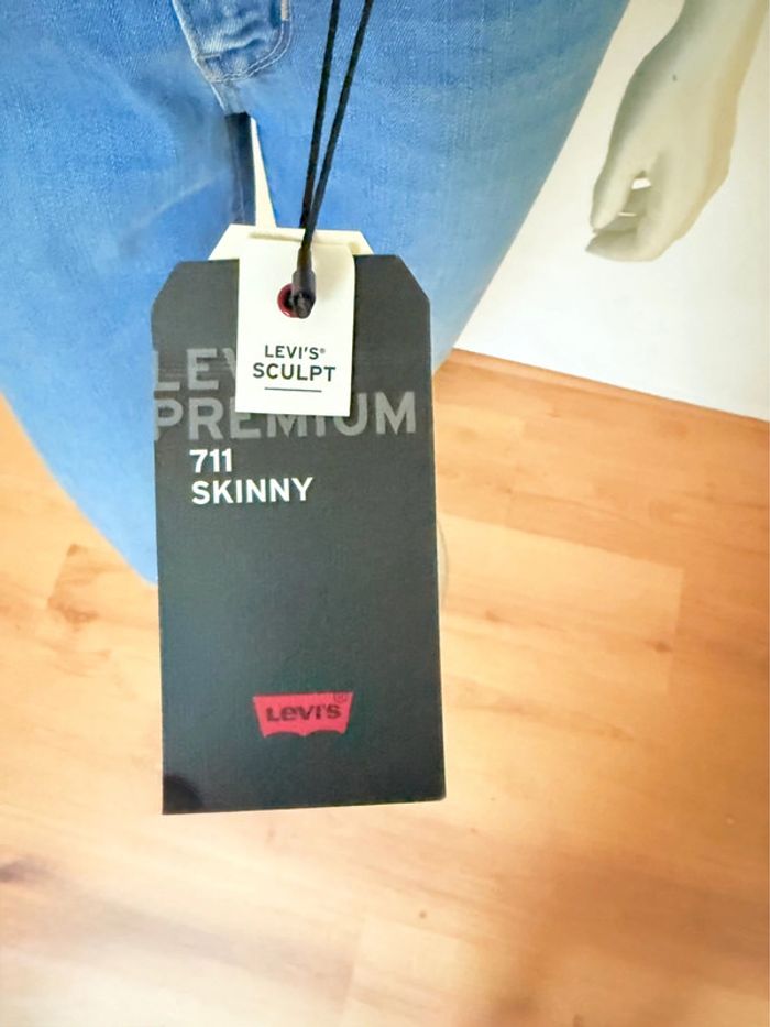 Jean Levi’s 711 Skinny – Taille 28/32 – Bleu clair – Neuf avec étiquette - photo numéro 11