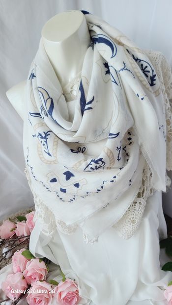 Echarpe laine douce style kujten 110*110 carré 