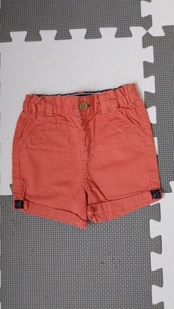 Short chino taille 9 mois
