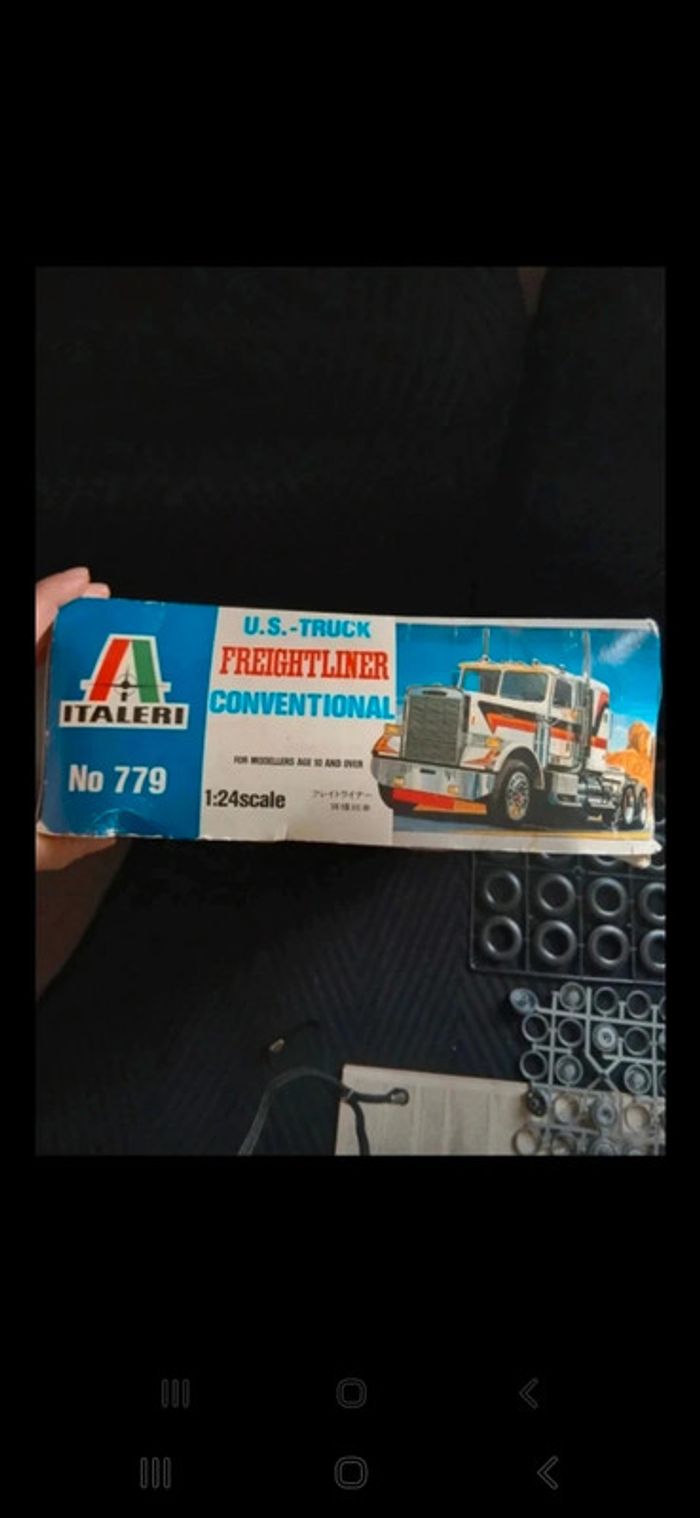 Italeri 779 Freightliner Daimler Benz - photo numéro 5