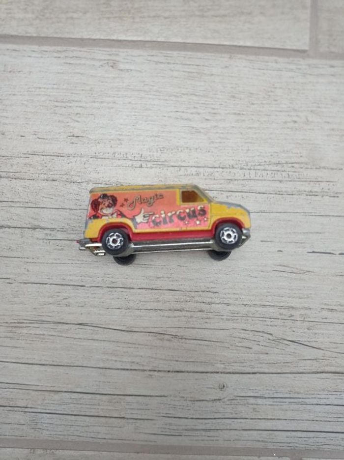 Voiture miniature Majorette Fourgon 279/254 "Magic Circus"