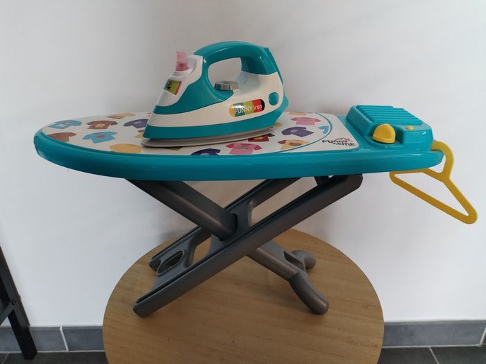 Table à repasser avec fer King Jouet - photo numéro 1