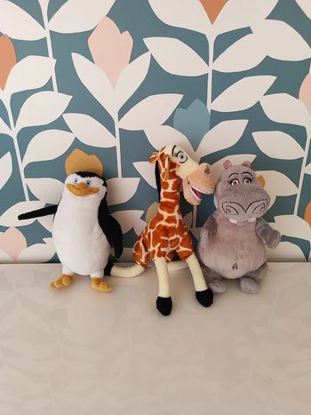 Peluche pingouin/ girafe/ hippopotame Madagascar 3