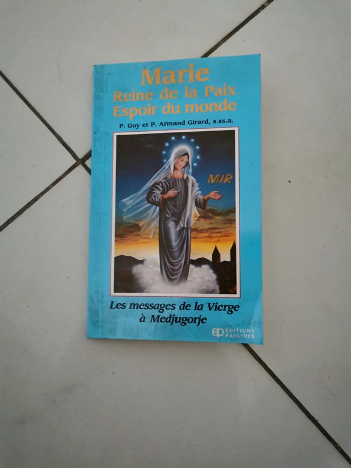 Marie reine de la paix espoir du monde