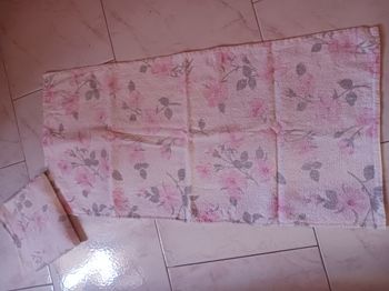 lot de 2 serviettes de toilette motif fleuri rose et gris