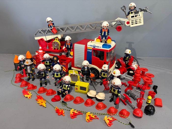 Playmobil Pompier Lot XXL Camion échelle 16 Personnages 96 Accessoires