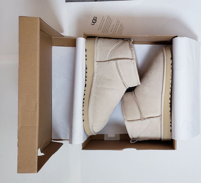 UGG Classic Ultra Mini Boots Femme  Taille 39 - photo numéro 3