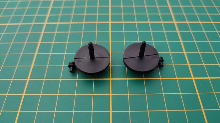 Axe roue avant pièce détachée miniature Mercedes Benz SSK 1928 1/18 burago BBurago #B69 - photo numéro 2