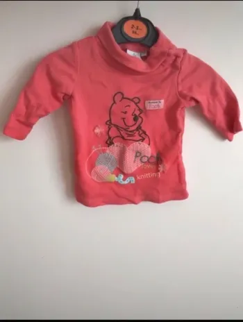 Sous pull winnie l’ourson disney en très bon état 3 mois