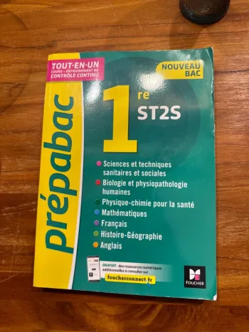 Livre, prépa bac, première ST2S