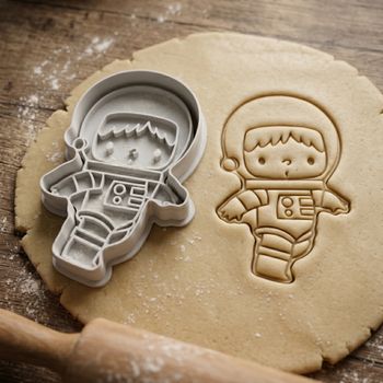 Emporte-pièce Astronaute Mignon Découpoir pour Biscuits, Sablés et Pâte à Sucre Thème Espace
