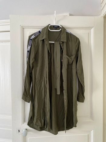 Robe chemise kaki taille S Jennyfer avec ceinture