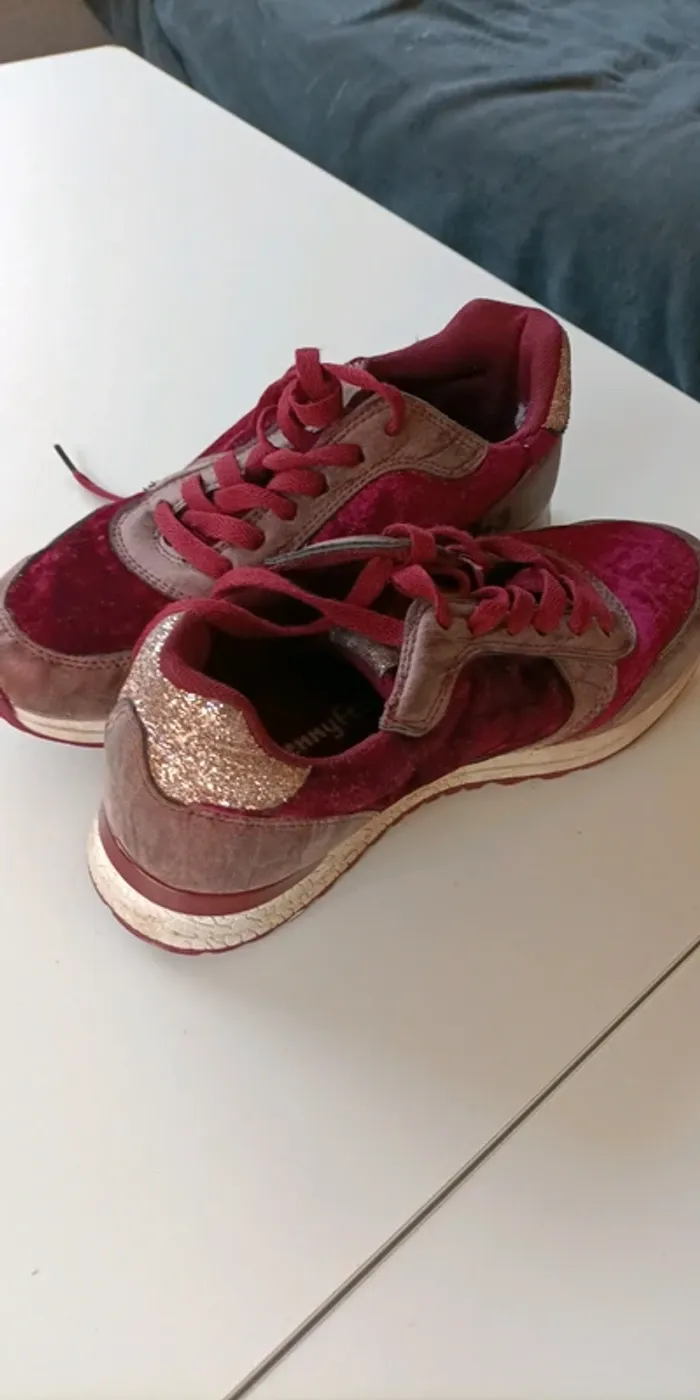 Basket velours bordeaux et paillettes dorées - photo numéro 2