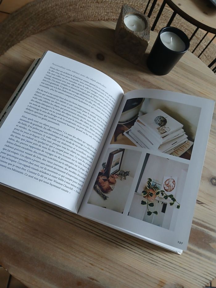 Grand livre Le livre du Wabi-sabi - Julie Pointer Adams.

Wabi-sabi : l’art de la perfection imparfaite !
Vous trouverez dans ce livre plein d’idées, des recettes originales, des conseils pour créer un cadre intime, des visites dans des demeures du monde  - photo numéro 6