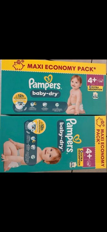 2 cartons de couches Pampers taille 4+